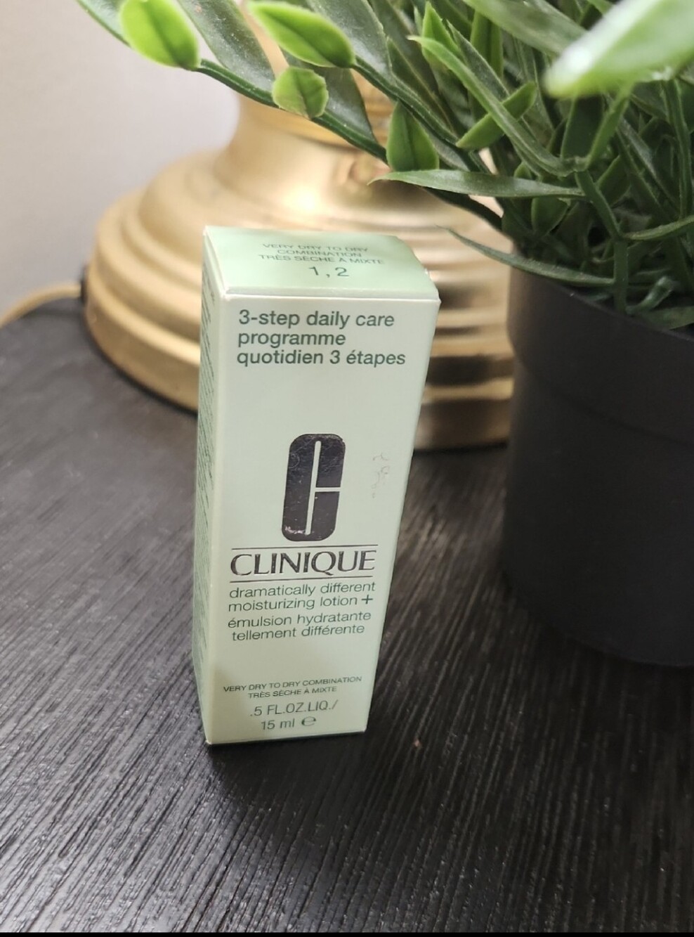 Clinique Dramatically Different Moisturuzing Lotion Travel Size - Picture 3 of 3